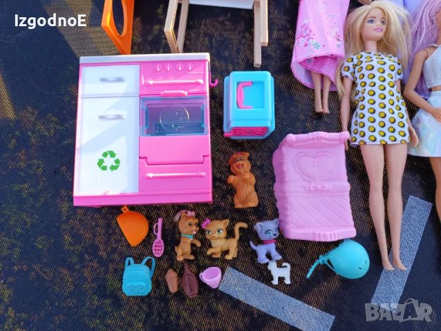 Огромен лот Mattel - Barbie кукли, кухня, кола, мотор, снимка 2 - Кукли - 48837325