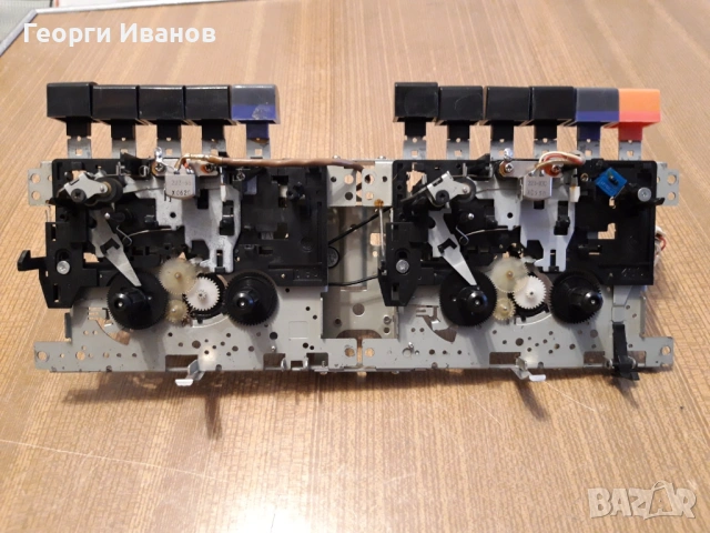 Продавам двукасетъчна механика за касетофон 