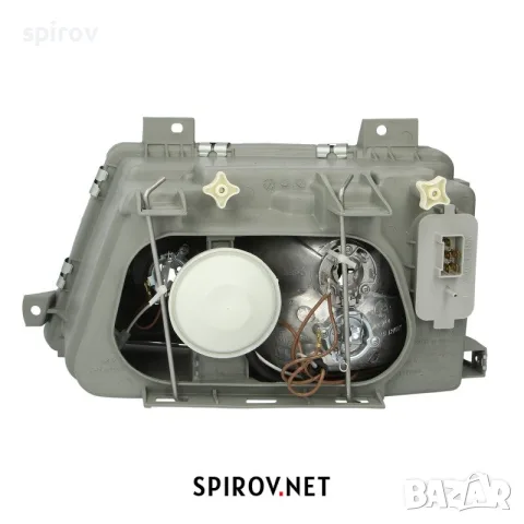 Десен фар Mercedes Sprinter W901-W905 1995-2000, снимка 2 - Части - 55715867