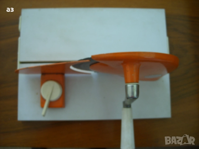 НЕМСКА МАШИНА GEKA ЗА РЯЗАНЕ НА МЕСО,СИРЕНЕ,ХЛЯБ, снимка 2 - Органайзери - 52345442