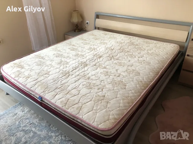 Легло с матраци и шкафчета