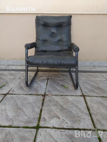Тапициран стол с ръкохватки, черна екокожа, здрава метална конструкция., снимка 3 - Столове - 42139816