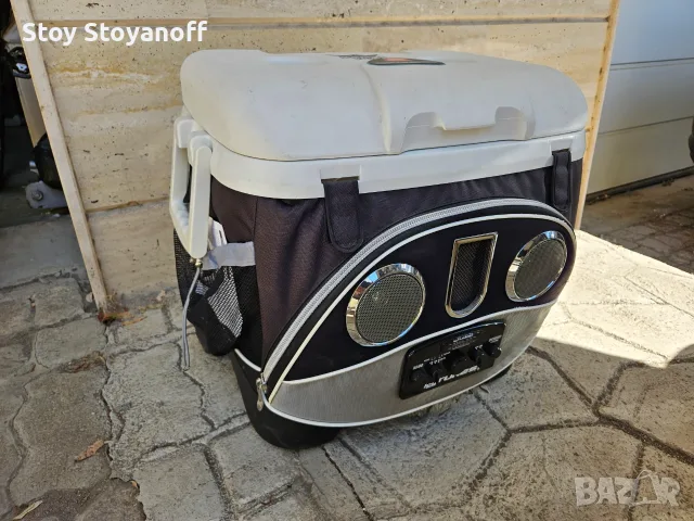 IGLOO IceTunes хладилна кутия на колела с вградена аудио система