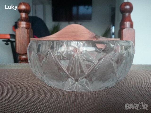 Продавам стар,масивен и стилен пепелник.Оловен кристал., снимка 1