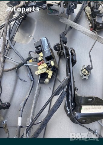 Chrysler voyager 2004година брави врати и багажник, снимка 4 - Части - 40493794