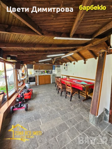 Продавам две двуетажни къщи+етаж от къща-обзаведени, снимка 12 - Къщи - 50560556
