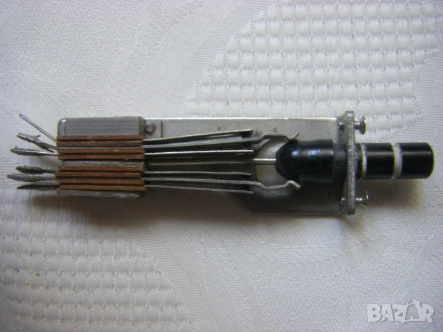 Електрически бутон военно производство с контактни пластини