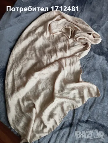 Fendi голям копринен шал 160/60 см., снимка 13 - Шалове - 31926845