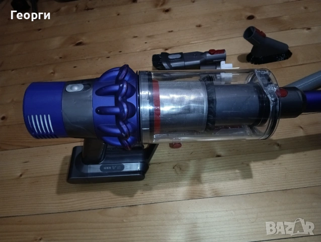 Много добра Dyson V10 безжична прахосмукачка пълен комплект, снимка 2 - Прахосмукачки - 53357300