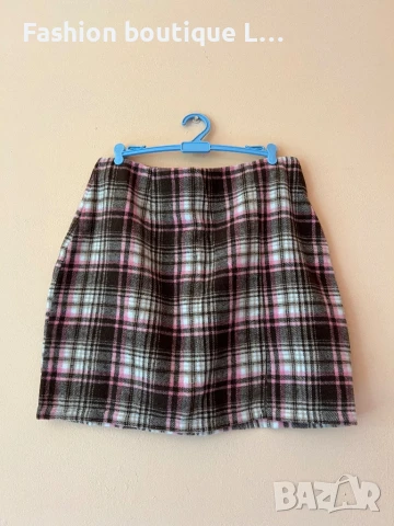 Пола тип каре с цип отзад М размер 🤍🤎🩷