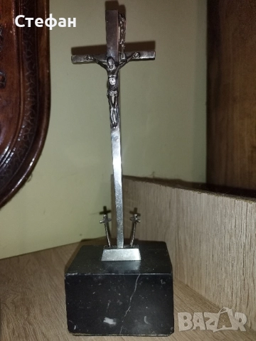Стар сребърен кръст.