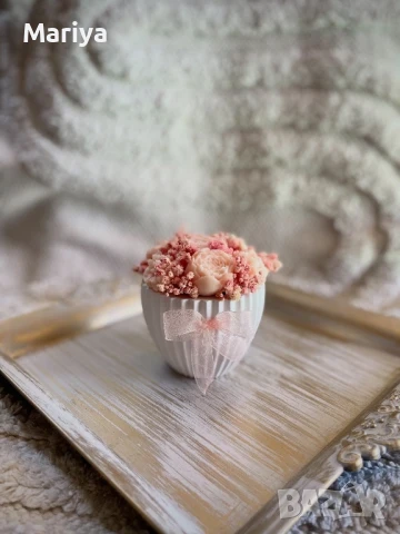 Букет в керамична кашпа от соев восък. С аромат и цвят по желание, снимка 4 - Изкуствени цветя - 51279375