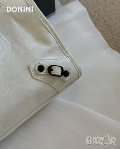 Balenciaga Дамска чанта, кожа, снимка 4 - Чанти - 56080487