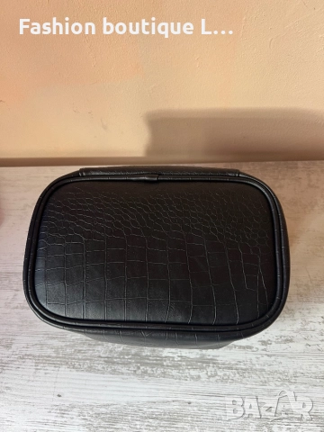 Голям черен несесер с две отделения от имитация на крокодилска кожа с по 2 ципа на марката Kicks 🖤, снимка 4 - Други - 52389960