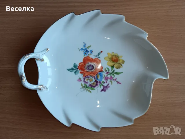 Meissen, чиния във форма на листо, маркировка кръстосани мечове , снимка 1