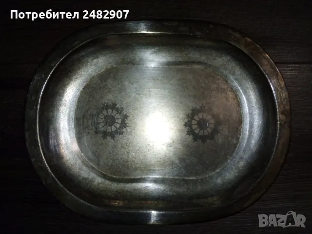 Стар метален поднос
