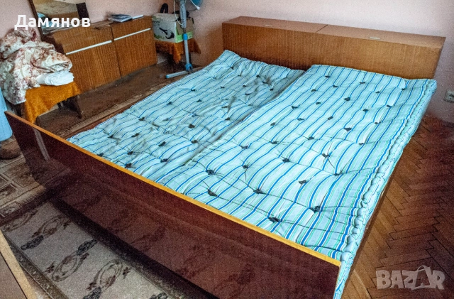 Спалня с ракла, четирикрилен гардероб и подарък - тоалетка