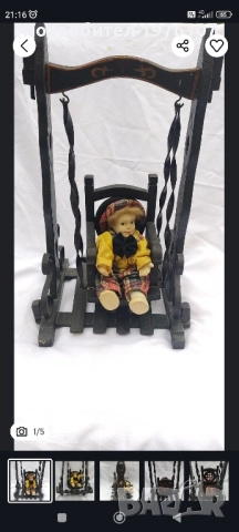 декоративна винтидж люлка с порцеланова кукла