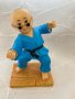 Китайска фигура / статуетка на монах от Шаолин в кунг фу поза, талисман, Kung fu Shaolin boy monk